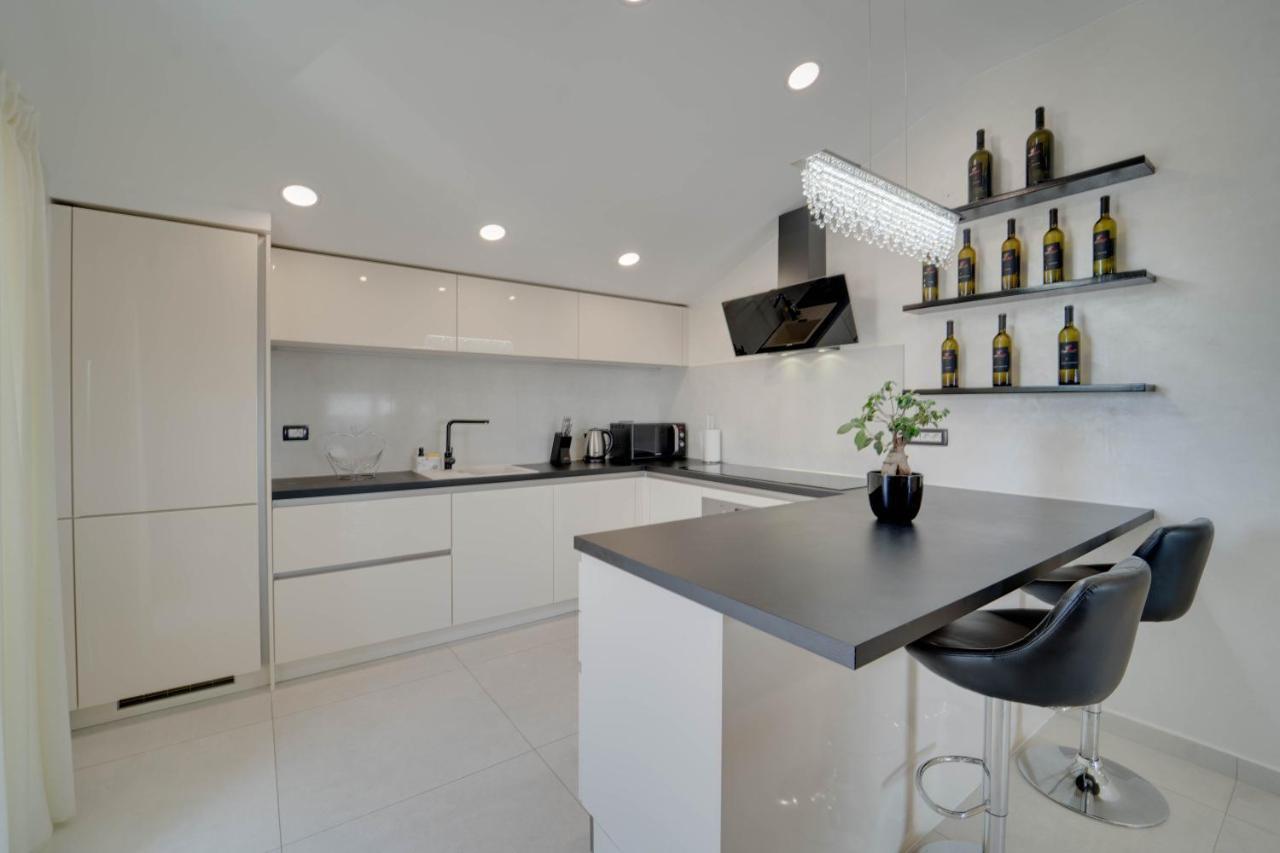 Black Diamond Apartment Vilanija Dış mekan fotoğraf