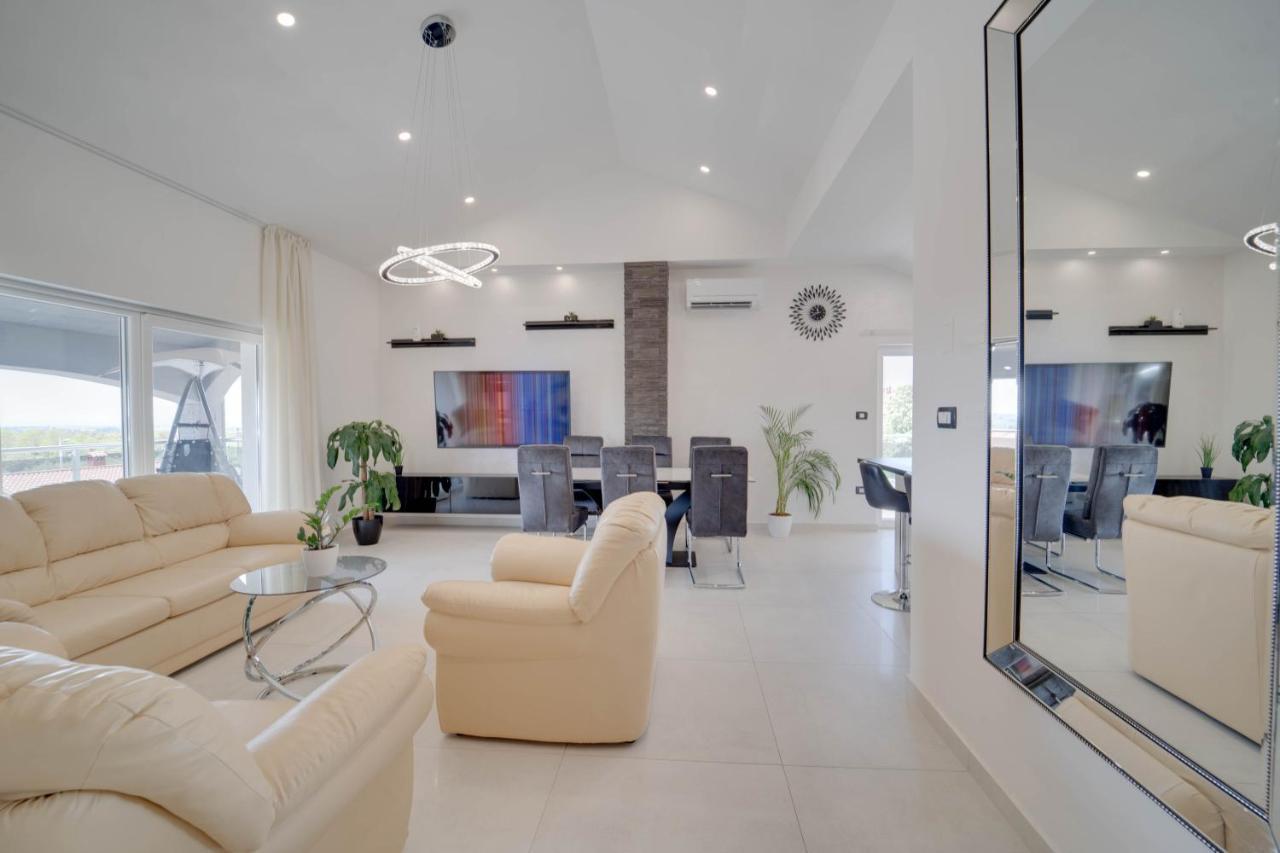 Black Diamond Apartment Vilanija Dış mekan fotoğraf